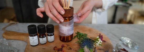 Lav dine egne duftpinde med teriske olier