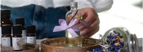 Lav din egen massageolie med �teriske olier