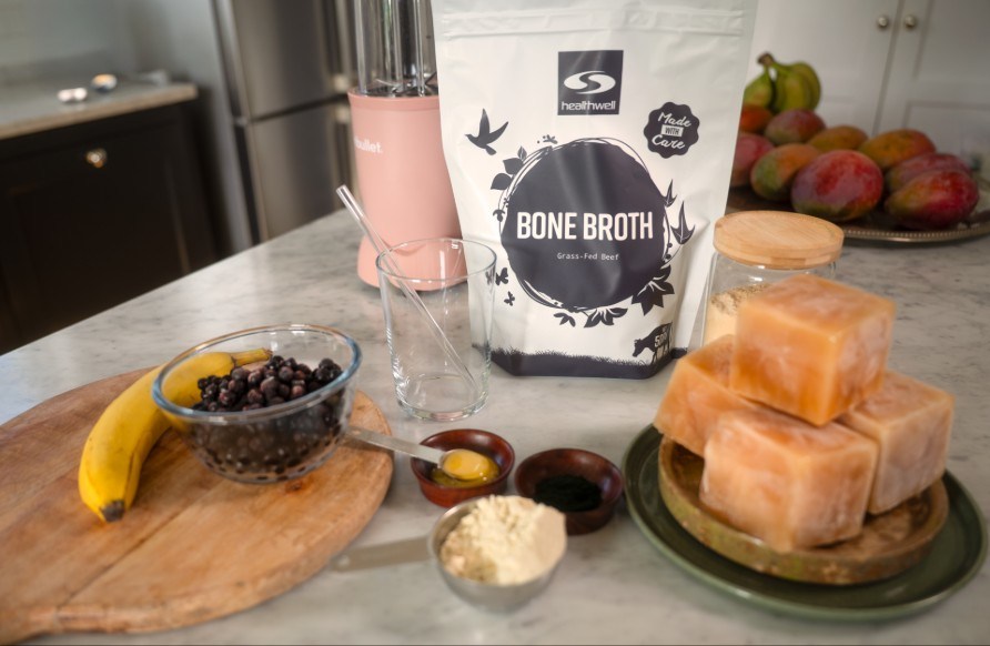Isterninger af benbouillon, blbr, banan og Healthwell Bone Broth.