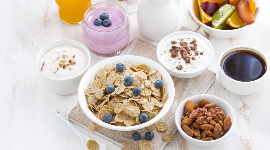 Diverse morgenmadsfødevarer som har et højt sukkerindhold. Diverse morgenmadsfødevarer som har et højt sukkerindhold.