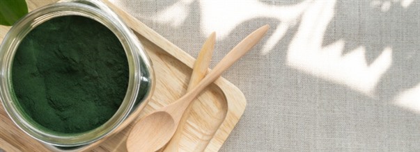 Ansigtsmaske med spirulina og honning