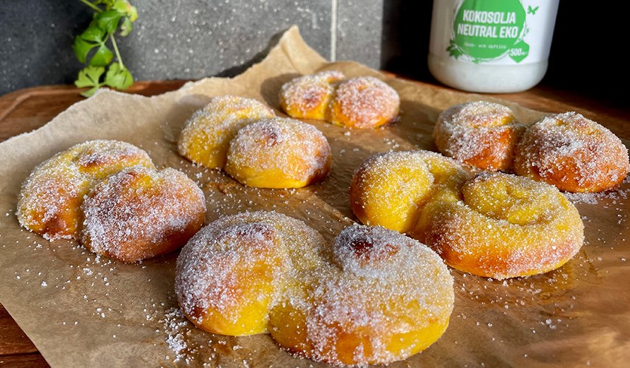 Kalorismarts luciaboller p en brdepande. 