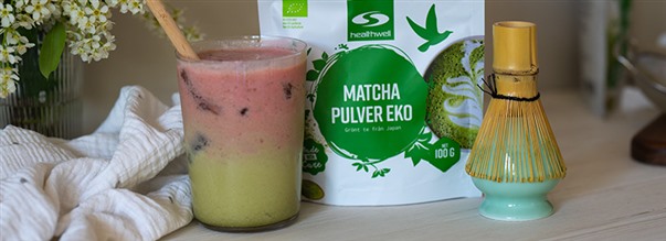 Iced strawberry matcha latte