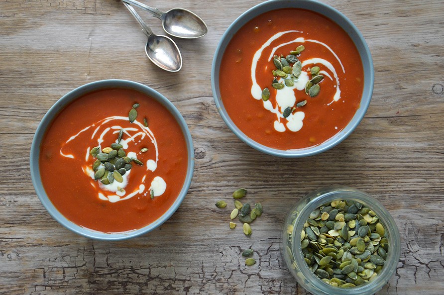 Skle med tomatsuppe med linser.