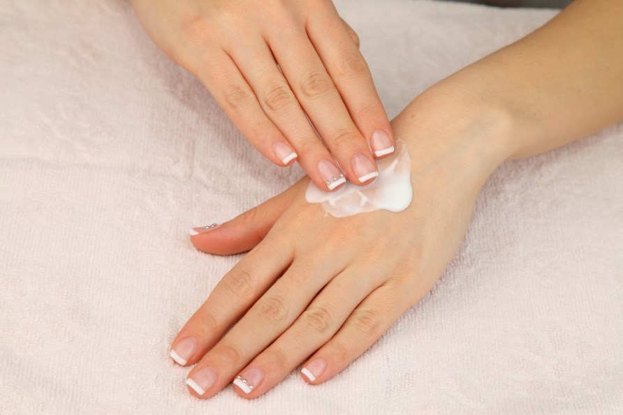 Hnder, der pfrer en fugtgivende body lotion.