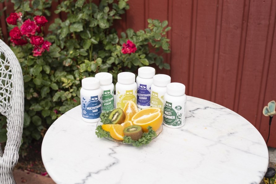 Forskellige multivitaminer p� et bord.